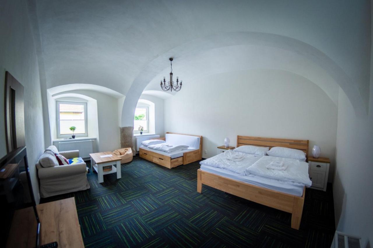 Penzion Nezarka 59 Jindrichuv Hradec Exterior foto