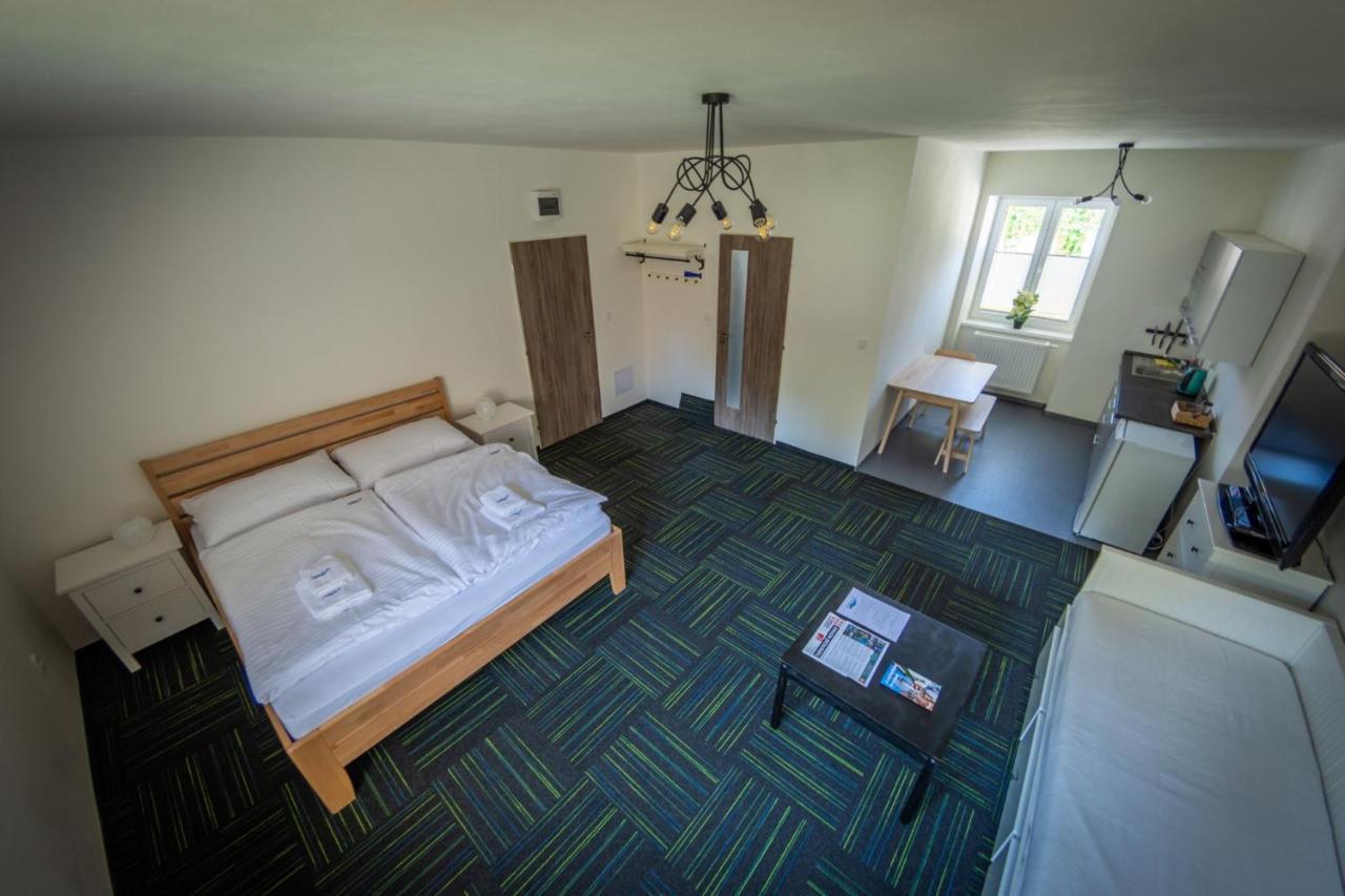 Penzion Nezarka 59 Jindrichuv Hradec Exterior foto
